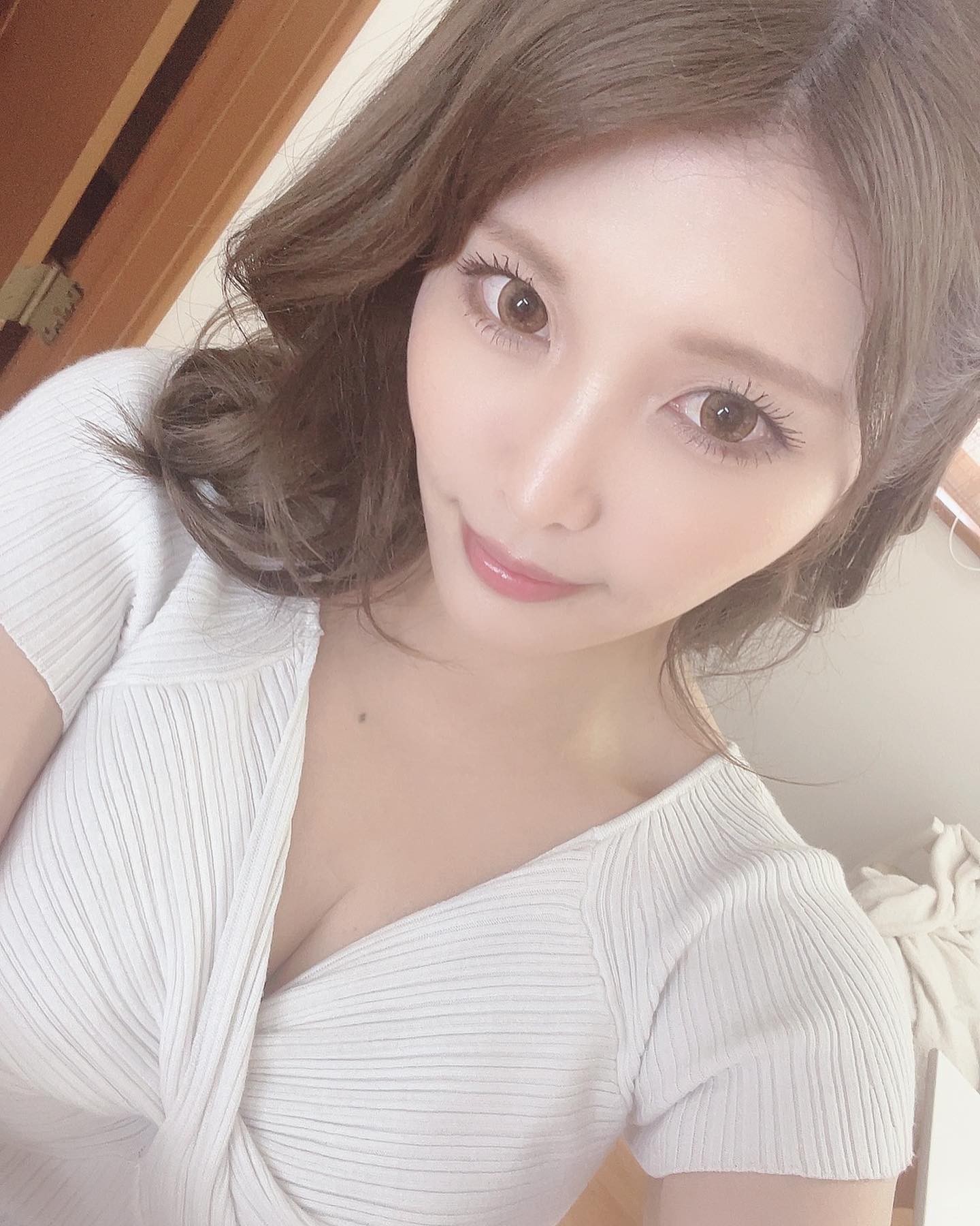新村あかり 截图 4