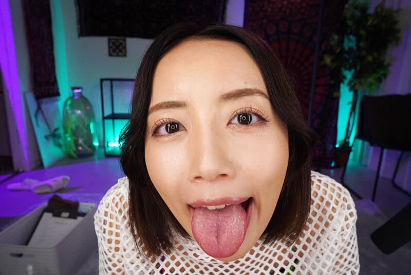 PXVR-328 【VR】耳语催眠 凝视传说中的痴女美咲花南，被她的甜腻声音折磨！全新感觉的温润挑逗之旅 【8K】