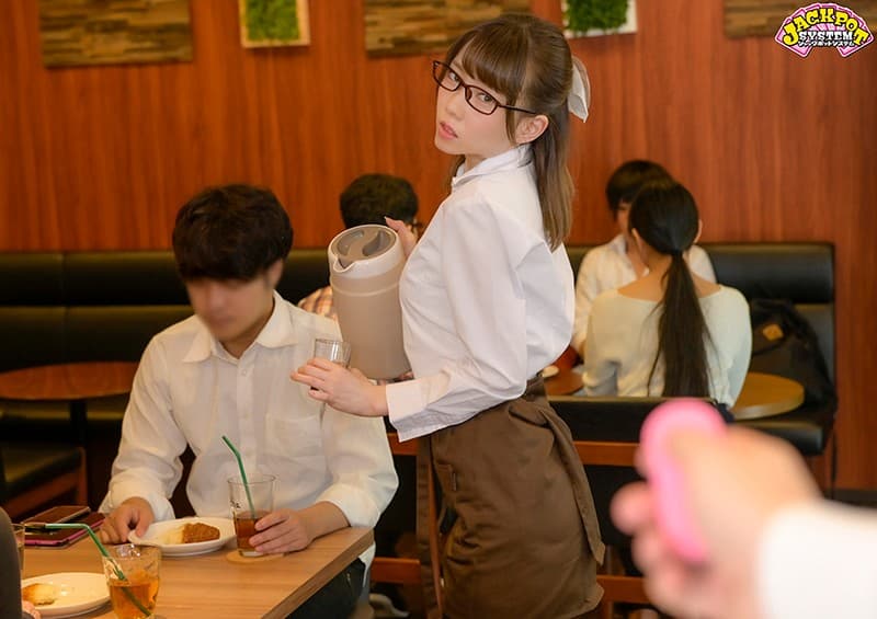 JPSVR-028 [VR] 在咖啡厅打工的可爱女友，一副天真无邪的样子简直无法想象！ ！！即使有很多客户！即使工作人员在附近！在惊心动魄的商店里被我的调皮要求迷惑的同时感到兴奋的超变态听话色情女孩……