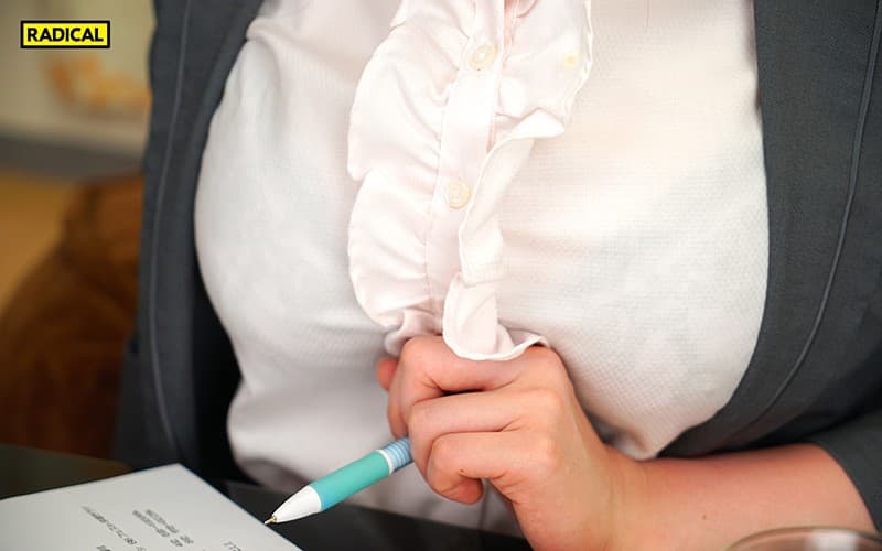 MANIVR-017 【VR】如果给一个发疯却有肉体的女老板喝壮阳药，会戏剧性的变成舔妖！自从我未经允许进入它以来，我多次进行阴道射精！