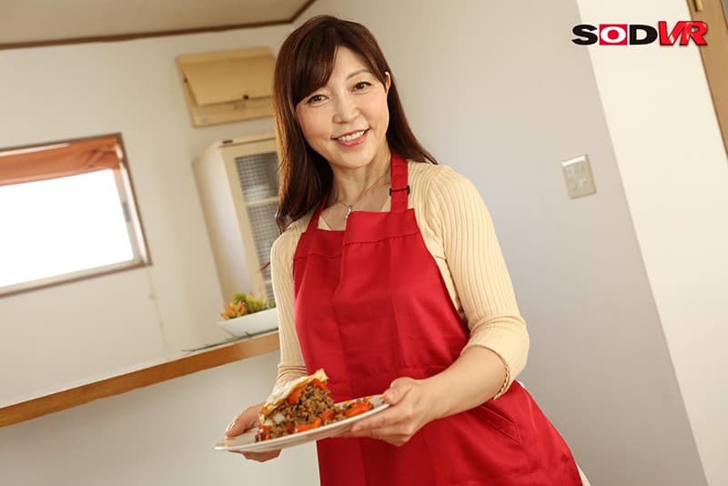 DSVR-962 [VR] 所有肯定的妈妈。 “你喜欢胸部吗？我会用我妈妈的胸部让你宠坏它。” 一个喜欢巨乳胸部的认真女神。 成咲優美 H罩杯46岁