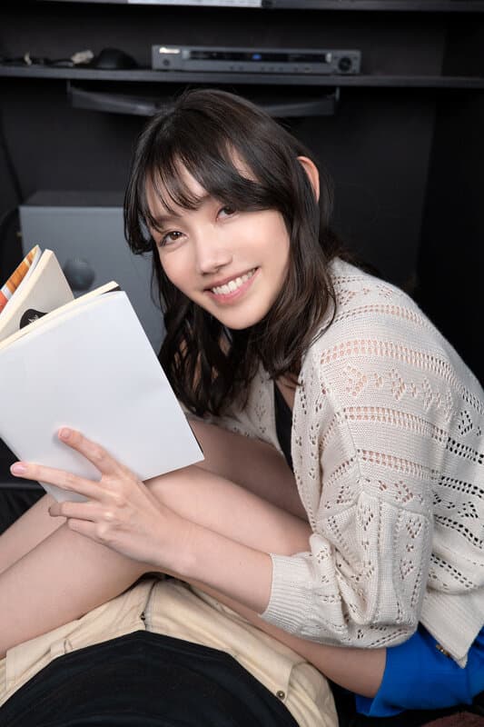 AQULA-023 [VR]如果你在无法发出声音的情况下进行性行为并以不完全燃烧的状态回家，你将不可避免地被烧伤岬さくら