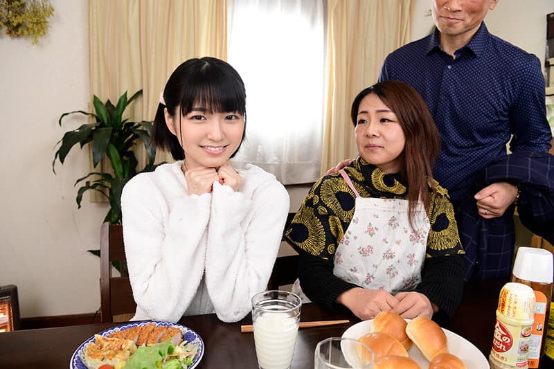 URVRSP-162 [VR] 在没有父母的日子里，可爱的嫂子带着抑制身体和心灵的微笑…… Sumire