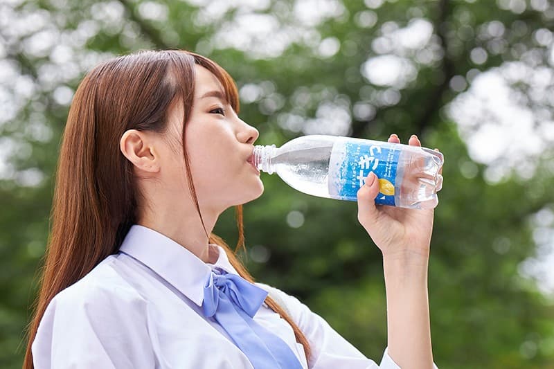 AVERV-006 [VR] “你认识我吗？”与传闻中的CM女孩的爱情和刺痛的心，以及第一次性交。 1/70亿，拥有太可爱的一香的特权！ 松本いちか