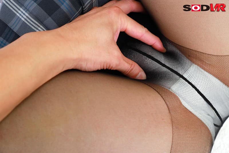 DSVR-849 [VR] 易推搡的制服美少女湿漉漉，在学校附近被情色操老师指压按摩。