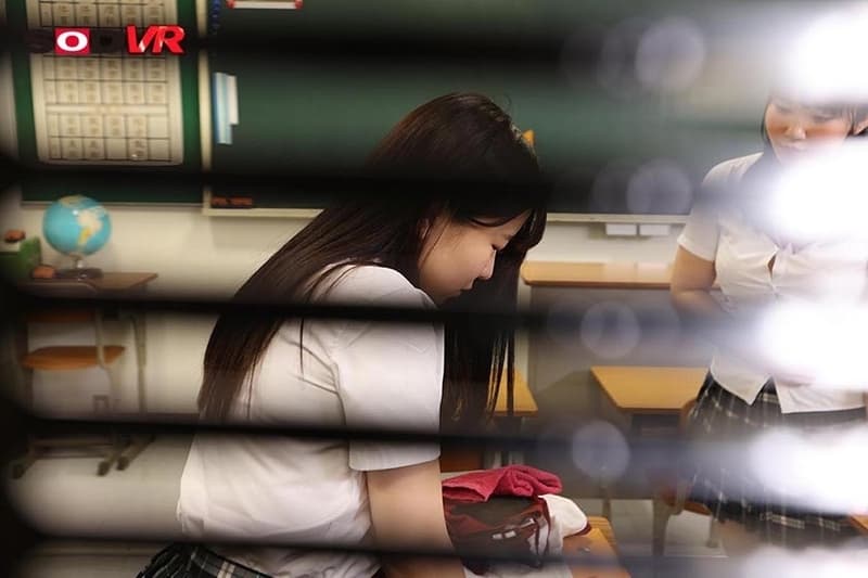 DSVR-1103 柏木こなつ 第一次 VR 柏木こなつ 单相思同学和[柜子里] 一个人！在这样的地方结成情侣？！Icharab 亲密接触性爱