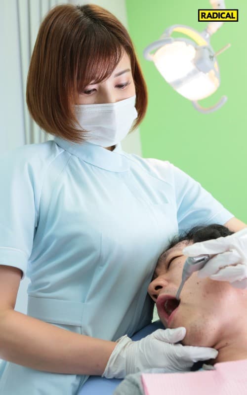 MANIVR-021 [VR] 当我抓住将我的巨乳压在我脸上的牙科保健员的巨乳时，我叹了口气，感觉它若宮はずき