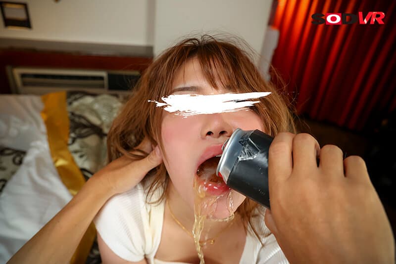 DSVR-1204 [Vr] 闹市泥巴半夜巨乳辣妹假装照顾带进情趣酒店被发现