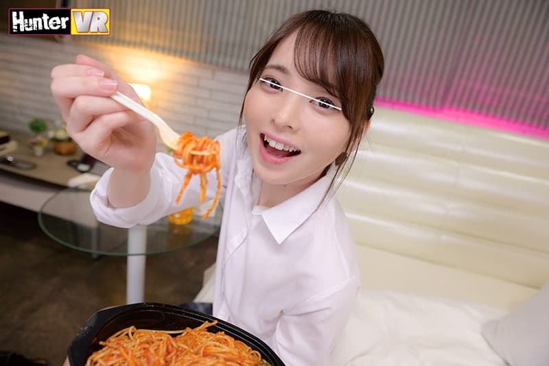 HUNVR-083 [VR] 专攻颈角约30°的天花板！ ！！ & 专攻角度适中的地板！ ！！终极现实主义 Icharab 亲密接触 SEX！ ！！ W Specialized Angle VR 一个离家出走的女孩，她说“如果我没有亲吻，我可以做任何事情……我会做任何事情”逐渐打开我的心。