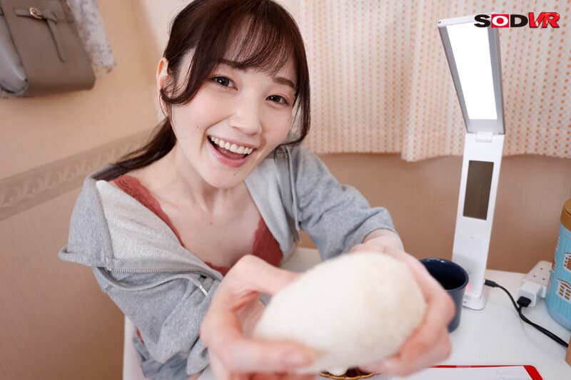 DSVR-1364 本田もも作为一名入学考试的学生，我被留在一个调皮的亲戚家里……“你是否用我的内衣作为配菜自慰？”莫莫尼洗完澡后找到我并询问我。与我的身体发生性关系，同时像对待孩子一样对待我