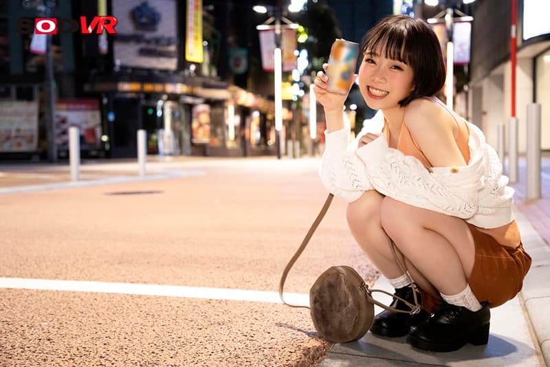 DSVR-874 [VR] 凌晨 2:00 中出毛，一名女大学生，在酒会回家的路上，在高田马场的旋转中走来走去，腿交错