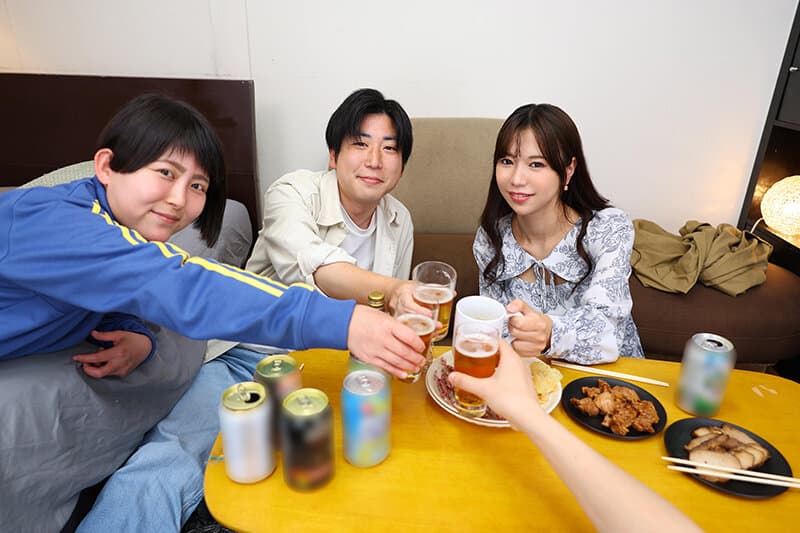 URVRSP-497 【VR】【8K】彼女が卒業旅行でいない間に、本当はずっと好きだった大学の同級生と滅茶苦茶中出しセックスした。五芭