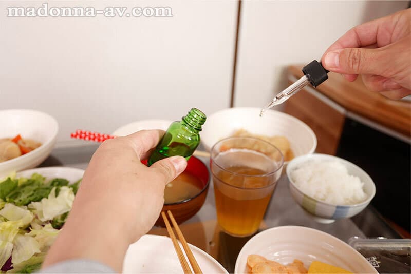 JUVR-177 【VR】「我的阴部很痛，我什么也做不了……」我每天不停地给最爱的阿姨注射春药……她的敏感度爆炸！女性堕落肉小便池 Kimeseku VR 平岡里枝子