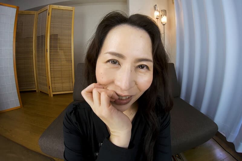 KOMZ-107 【VR】眼前的美熟女·井上绫子