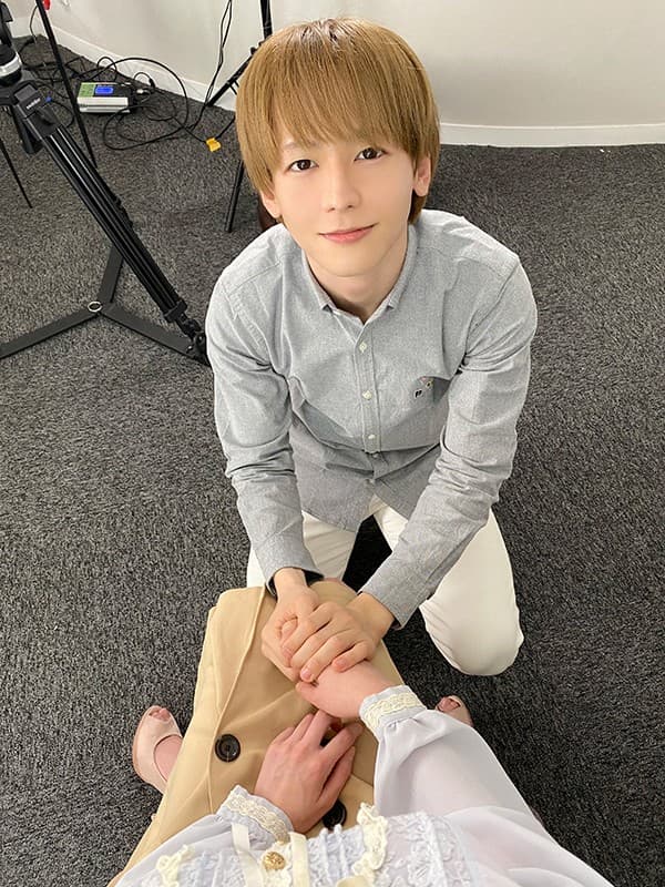 KIWVR-232 【VR】「AV女優になってみた！！」 【AV女優デビュー疑似体験VR】―人気AV男優【向理来】と初めてのハメ撮り撮影― 浜崎真緒