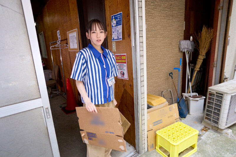 URVRSP-510 【VR】【8K】与十年的本地炮友在便利店打工休息时，将侧道旁的乡下便利店当作旅馆，任性放纵，汗流浃背地欢爱。西元めいさ