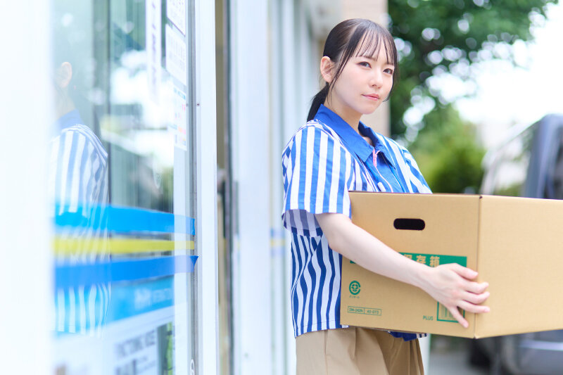 URVRSP-510 【VR】【8K】与十年的本地炮友在便利店打工休息时，将侧道旁的乡下便利店当作旅馆，任性放纵，汗流浃背地欢爱。西元めいさ