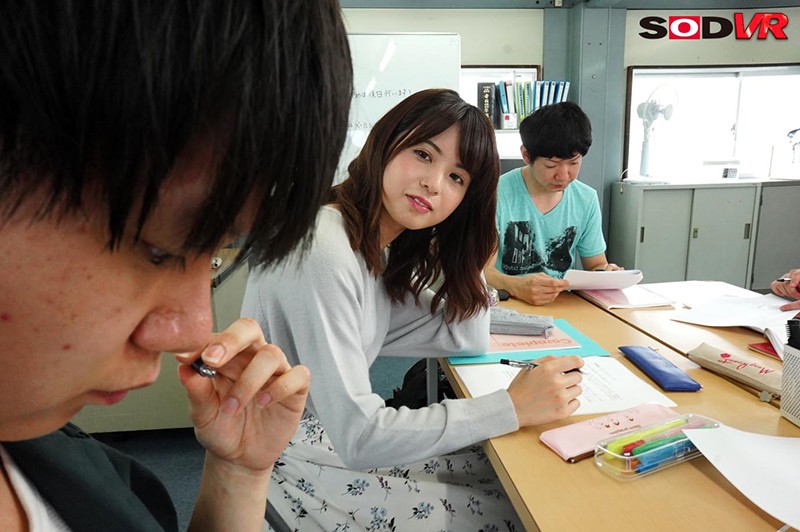 DSVR-827 [VR] 学生NTR朝比奈，既才华横溢又名列前茅的学生来找我（教授）提拔一个坏男朋友，作为交换，我让她的身体出来拥抱自己。 朝比奈ななせ