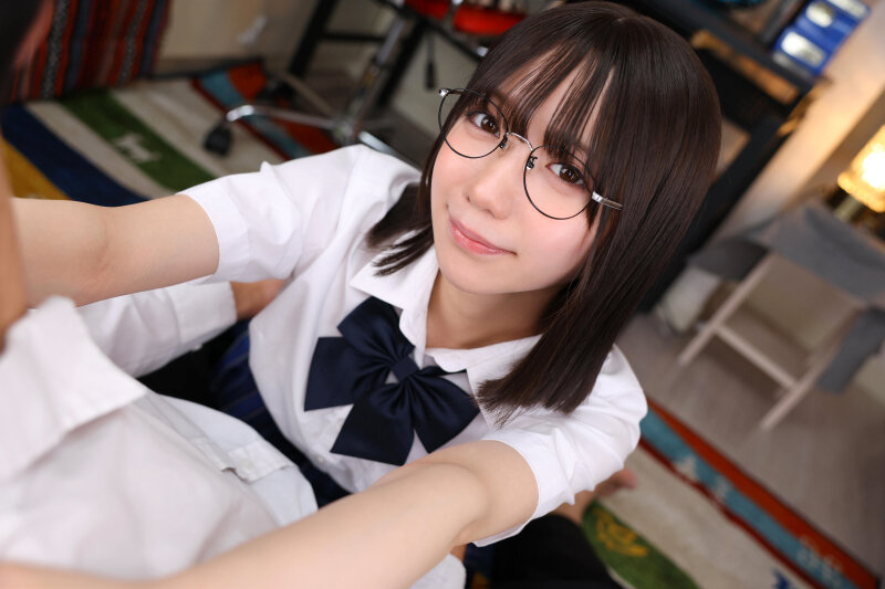 URVRSP-513 【VR】【8K】与逐渐陷入恋情、变得更加可爱的初恋女友，花时间培育爱情的纯情而浓密的初次性体验 日向由奈