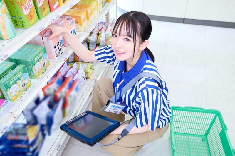 URVRSP-510 【VR】【8K】与十年的本地炮友在便利店打工休息时，将侧道旁的乡下便利店当作旅馆，任性放纵，汗流浃背地欢爱。西元めいさ