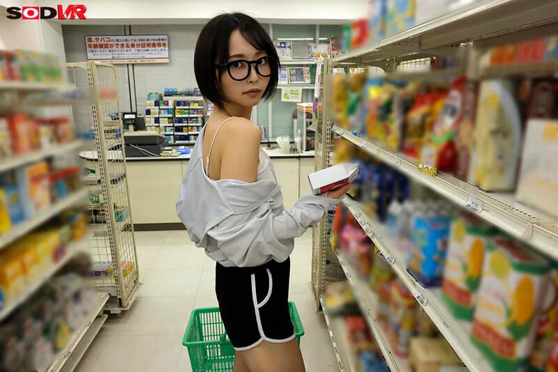 DSVR-1863 【VR】【8K】【追踪视角】深夜便利店偶遇毫无防备的纤细女子，尾随至家中强行侵犯VR