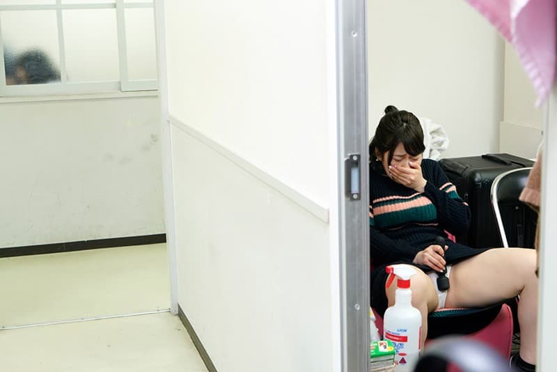 DOVR-085 【VR】你是新人AD！ VR 美咲环奈 美咲真奈勇利被女优诱惑“为什么不试试呢？”