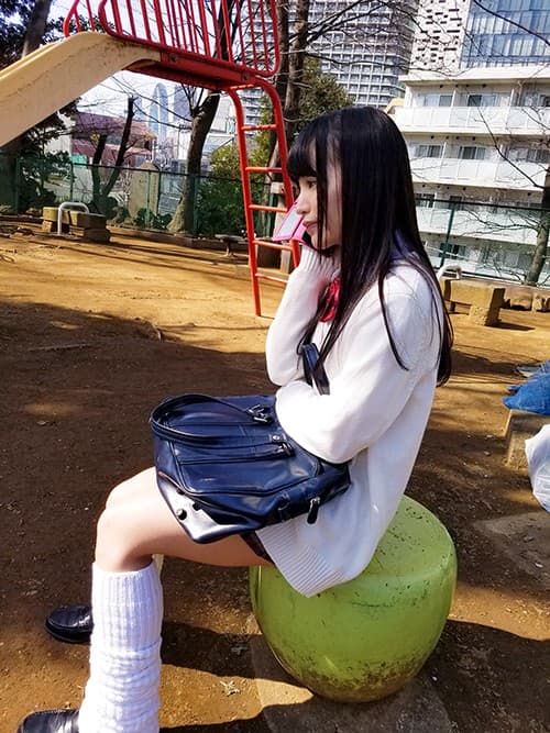 KIWVR-148 [VR] [3D Gonzo VR改] 认出我偶然遇到的温柔整洁的J○家强行操！被不知道的男人嫌弃的身材超敏感体质的苗条美少女被不认识的男人讨厌，扭动到昏厥的边缘，进行面部射精甚至清洁口交的禁忌犯罪记录！ 八尋麻衣