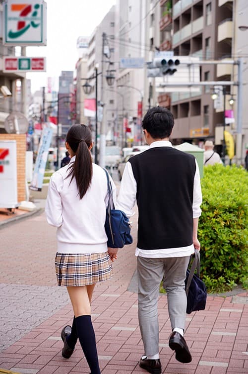 KIWVR-161 [VR] 绑架关押你最爱的J○！ ！！一个古怪的跟踪狂 VR 加賀美さら 带回家并用 [面部射液] 和 [体内射精] 将扭曲的爱刻入身心