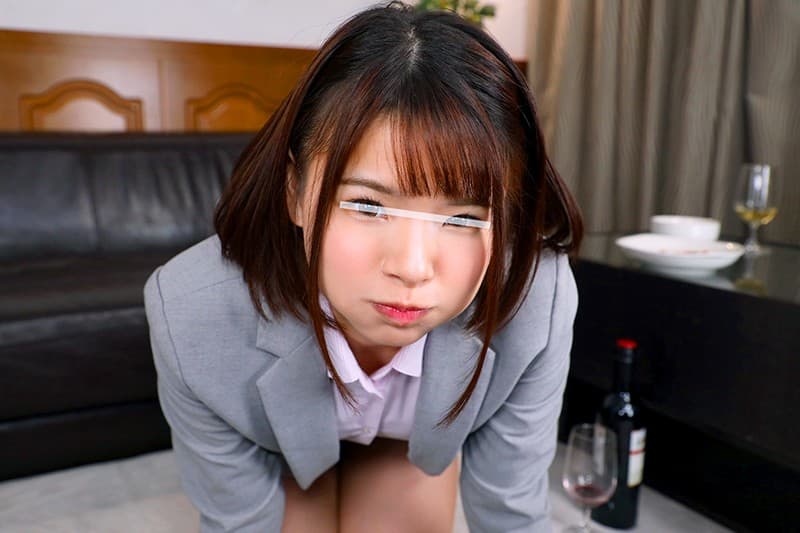 CLVR-095 【VR】“擅长撒娇的口海”还是“擅长责备的前辈”我被两个喝醉的同事同时压了！ ！！首先，与年轻的Kohai …！和成年前辈……！平行世界体验 VR，您可以方便地与两者进行 SEX！ ！！