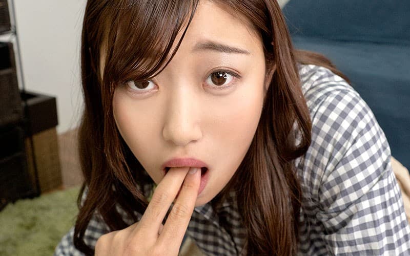 CAFR-382 [VR] 制作人诱惑你的巨乳偶像卖枕头实况小梅えな