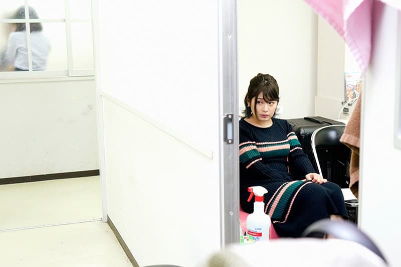 DOVR-087 【VR】【可批量购买】你是新人AD！女演员问“你想把它插在这里吗？”化妆也在自慰。