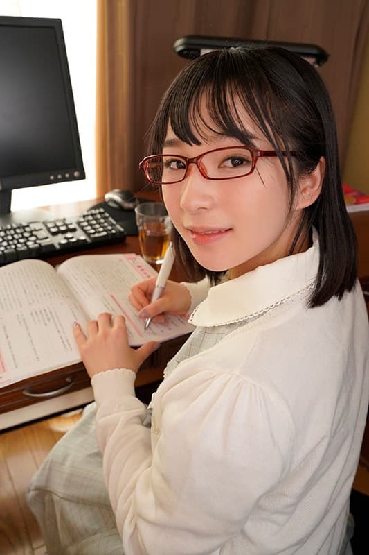 URVRSP-047 [VR] 我是被文艺少女污秽可以吃掉的凪