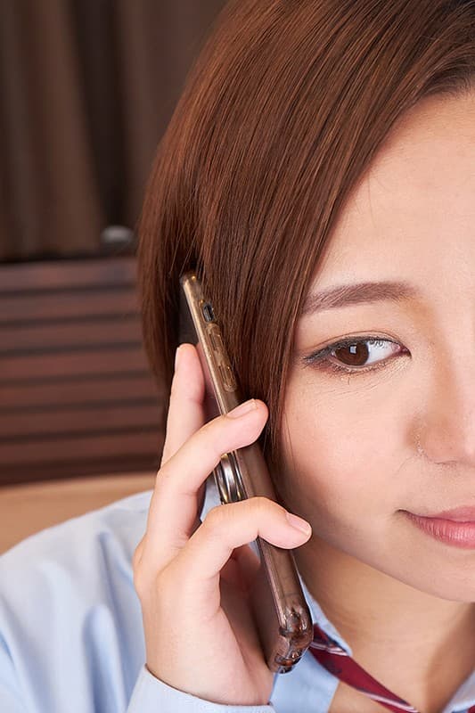 KMVR-889 [VR] 让你一边打电话一边忍受的 VR