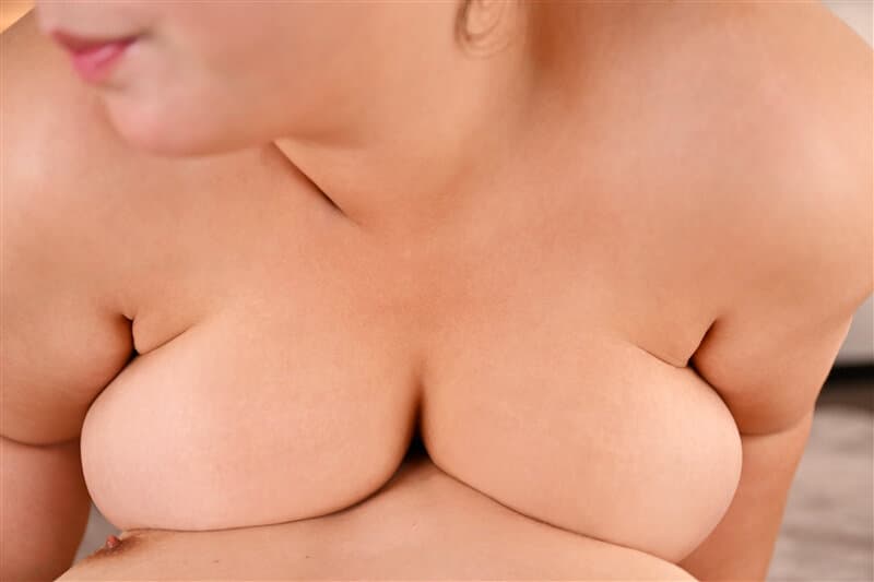 NKKVR-101 【VR】【8K极致丰满特化】神乳J杯丰满肉感身材，高情欲指数让人欲罢不能… 南畑颯花