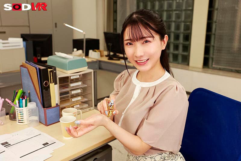 DSVR-1813 【VR】【8K】发情期诱发喷雾 伪装成香水的发情剂让温柔上司彻底雌化 宫西光