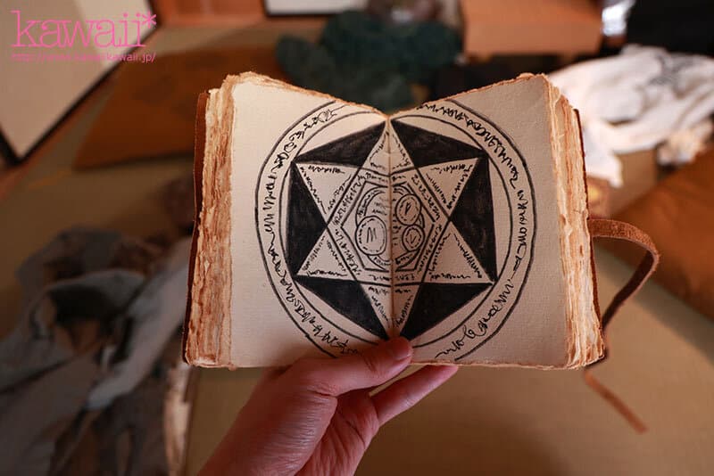 KAVR-455 【VR】打扫爷爷家时意外解封，召唤出双胞胎魅魔，被淫汁改造成性欲无限，双乳夹击厚肉挤压榨取15次精液 安齋愛結 双葉あゆか