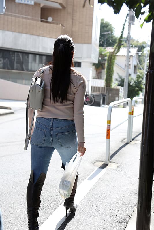 NKKVR-100 【VR】迷醉·强●！！【超肉感追踪特化】她只是住在隔壁。因为拥有令人窒息的好身材…