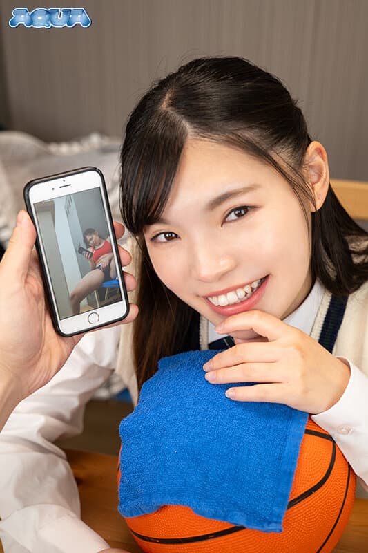 AQUMA-109 【VR】偷偷观看网络情色视频并DIY，却不被眼前人发现