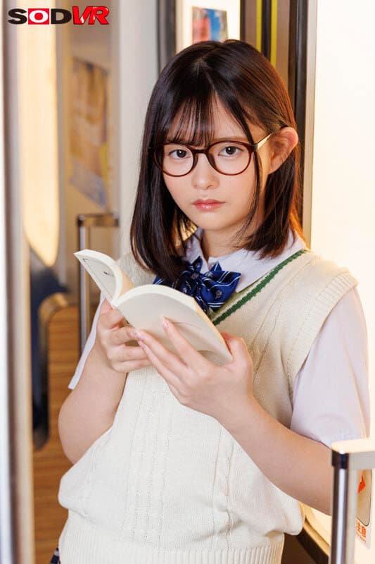 DSVR-1552 【VR】醒来时发现文学少女正跨坐在我身上…在空无一人的车厢里，她痴迷地挑逗着我。 紬希ゆら