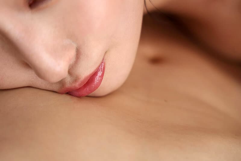 VRKM-1268 【VR】等待朋友时，巨乳姐姐提供的VIP唇部服务 月野霞