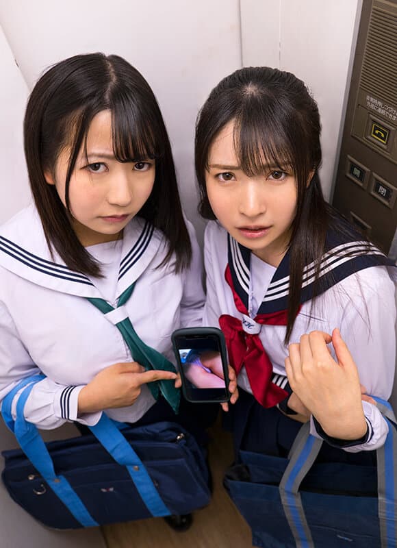 AQUBE-032 【VR】偷拍裙底被发现的我，被两位JK私下逮捕并处以无限挑逗之刑