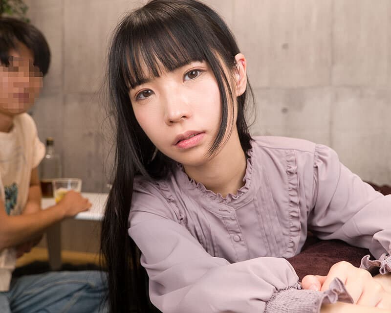 AQULA-025 [VR] 在俱乐部喝酒时一直好奇的女孩也来了。我偷偷准备了安全套，期待着什么，结果在我打瞌睡的时候，杨基里钦开始对我进行调戏……希咲那奈