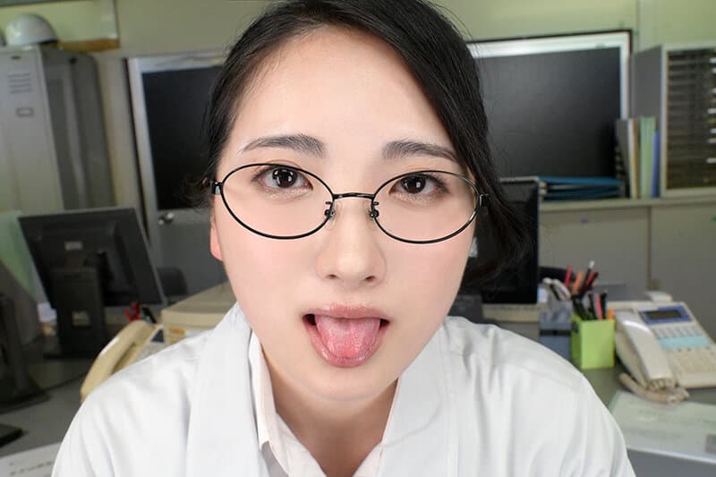 URVRSP-292 [VR] [8K VR] 穿着永久工作服的朴素严肃的后辈，是照顾我无性性欲的便利女性。惠美，23 岁，建筑公司的办公室职员。