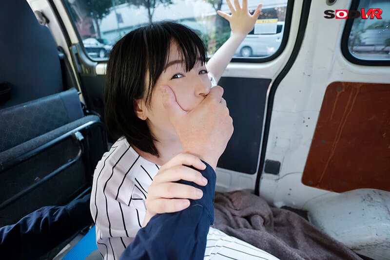 DSVR-1380 [VR] [高品质追踪视角] 假期里，一名男孩子的棒球女孩在市政球场与看到的男孩们一起打球，结果被追踪并强奸。