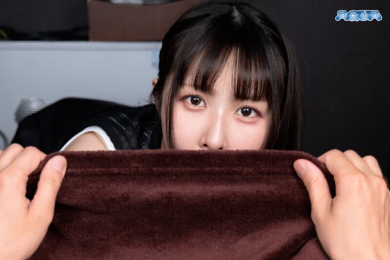 AQUCO-126 【VR】羞怯女友在网吧被我调教后偷偷发情 桐谷铃音