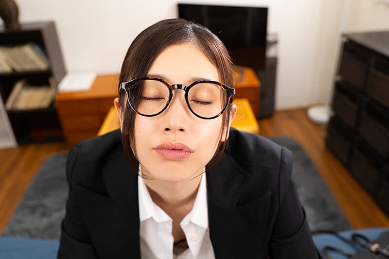 AQULA-018 [VR] 与体贴的年长女友亲吻和拥抱！分泌快乐荷尔蒙的可爱性爱！ 小松杏