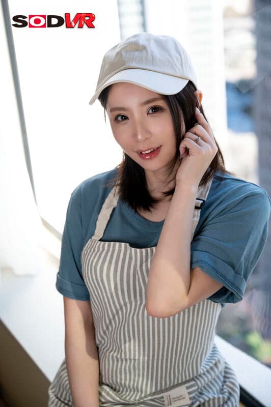 DSVR-1309 小林沙良一位长着娃娃脸的妻子从可穿戴 VR 夫妇经营的咖啡馆里溜出来，享受着白天的快乐。脱下围裙后不久，一场短暂的、充满亲吻的秘密会议就开始了。萨拉 (29)