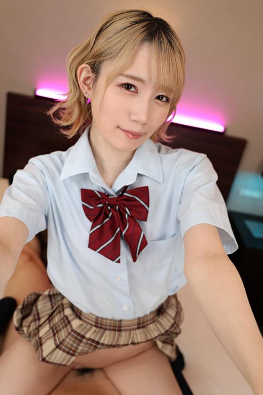 VRKM-1019 [VR] #Late Night Family Restaurant #Runaway JK #PM25:00 悄悄开悟用她的阴部暴露来勾引男人 琴石ゆめる