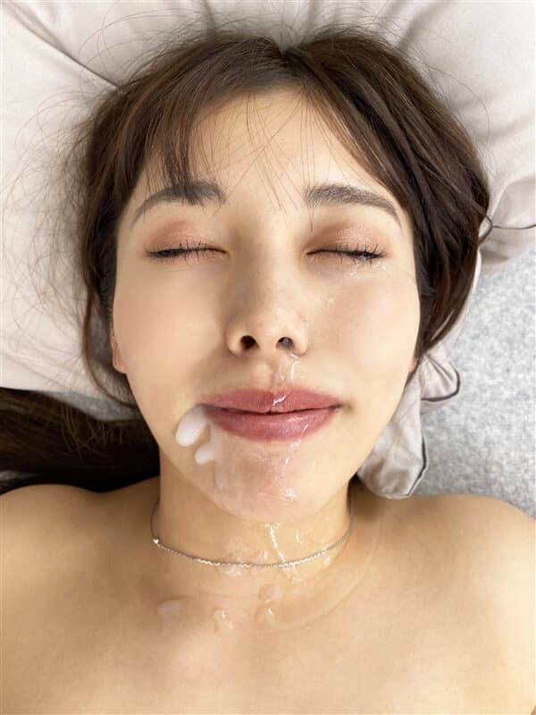 KIWVR-524 [VR] “它只有1cm长……请插入一次……拜托！” 】 被肉食妹子强推脱贞操！我用我生命中的第一次口交和第一次性行为唤醒了我的性欲。 ] [构思和播种饼 8 枪……