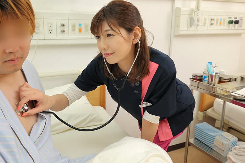 URVRSP-289 [VR] [自由式VR] 与高级护士的职场恋情。我爱上了我已婚的女朋友，我记得在医院里有过内射接吻性行为。夏天